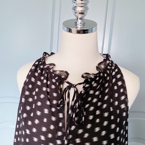 Max Studio Sleeveless Fully Lined Blouse - Picture 5 of 10